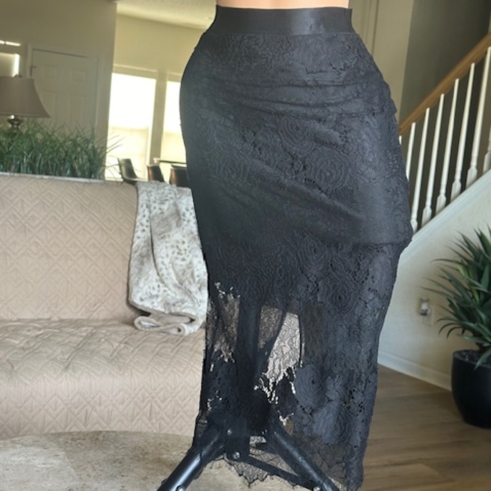 BeBe black pencil - lace skirt XS. NWOT